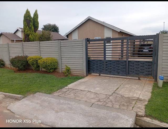 2 BEDROOM HOUSE FOR SALE IN WINDMILL PARK EXT